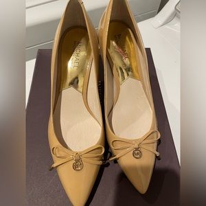Michael kors brand new tan shoes size 8.5